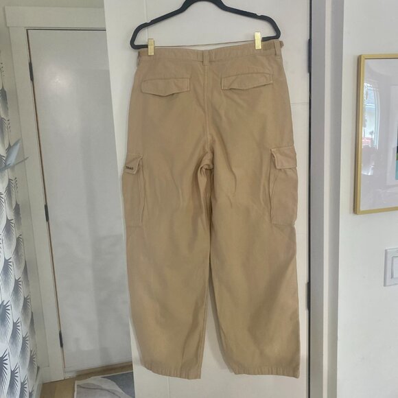 Aritzia TNA Relaxed Mid-Rise Cargo Pants - Picture 7 of 14